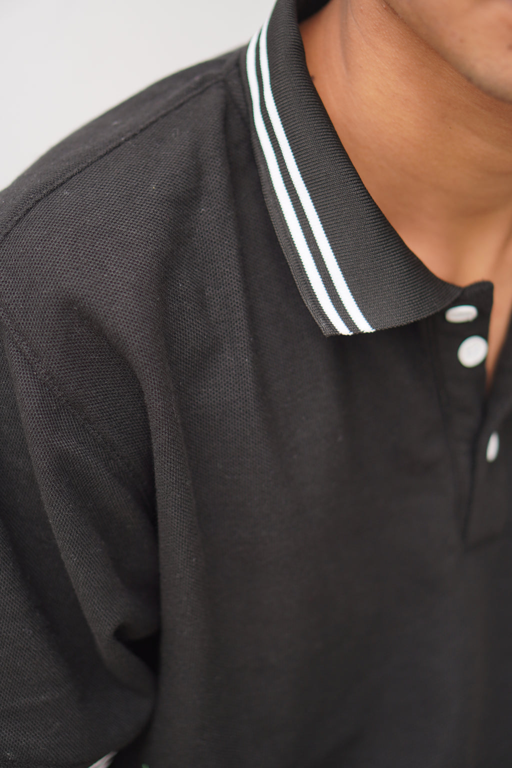 BLACK STRIPPED COLLAR POLO