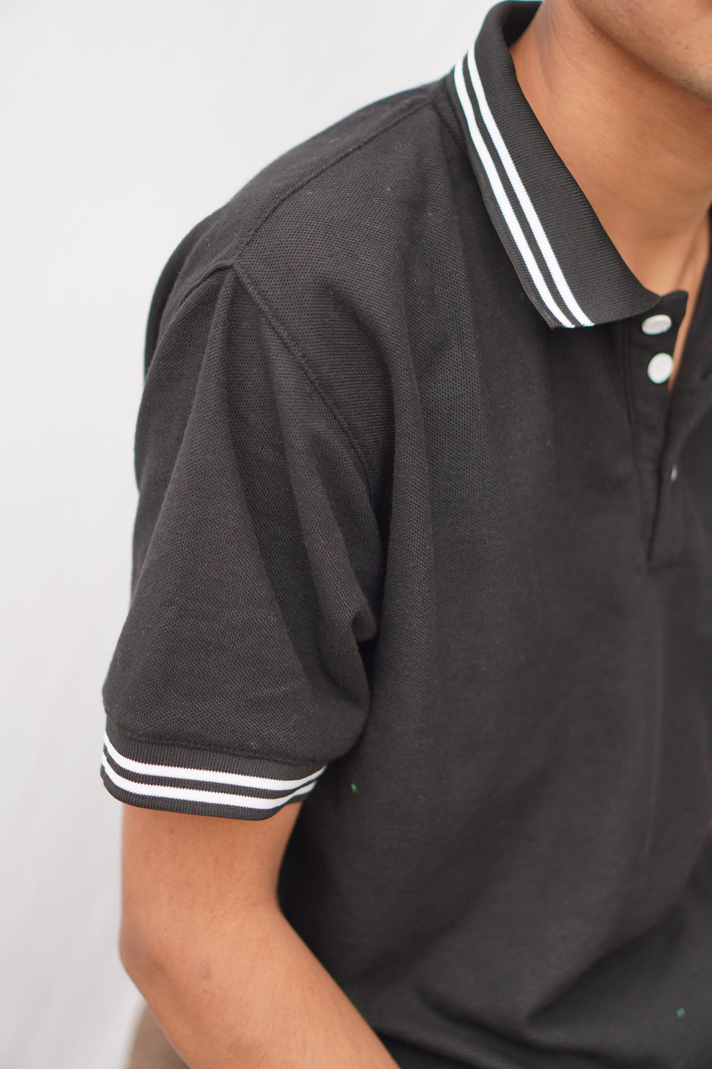 BLACK STRIPPED COLLAR POLO