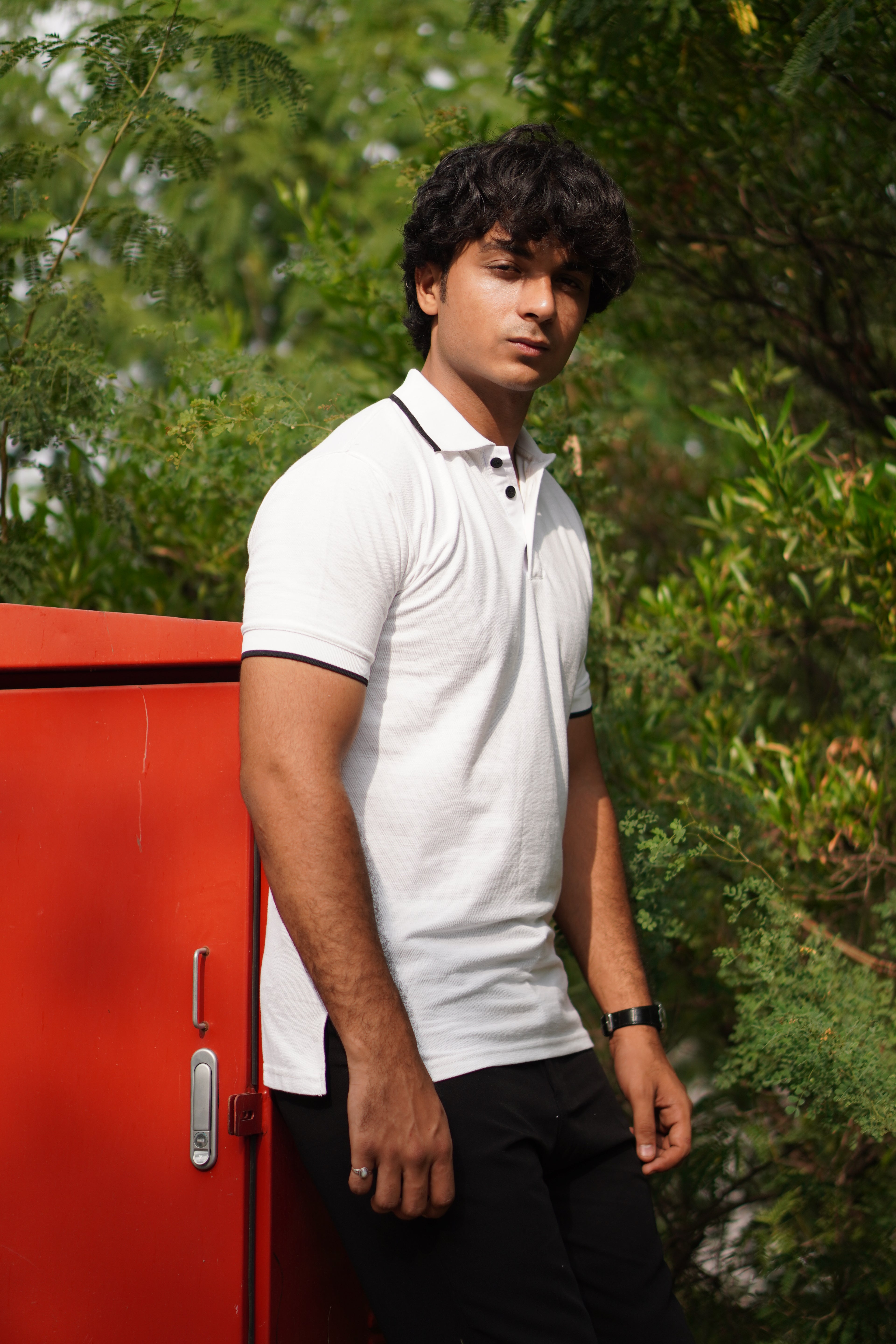 WHITE STRIPPED COLLAR POLO