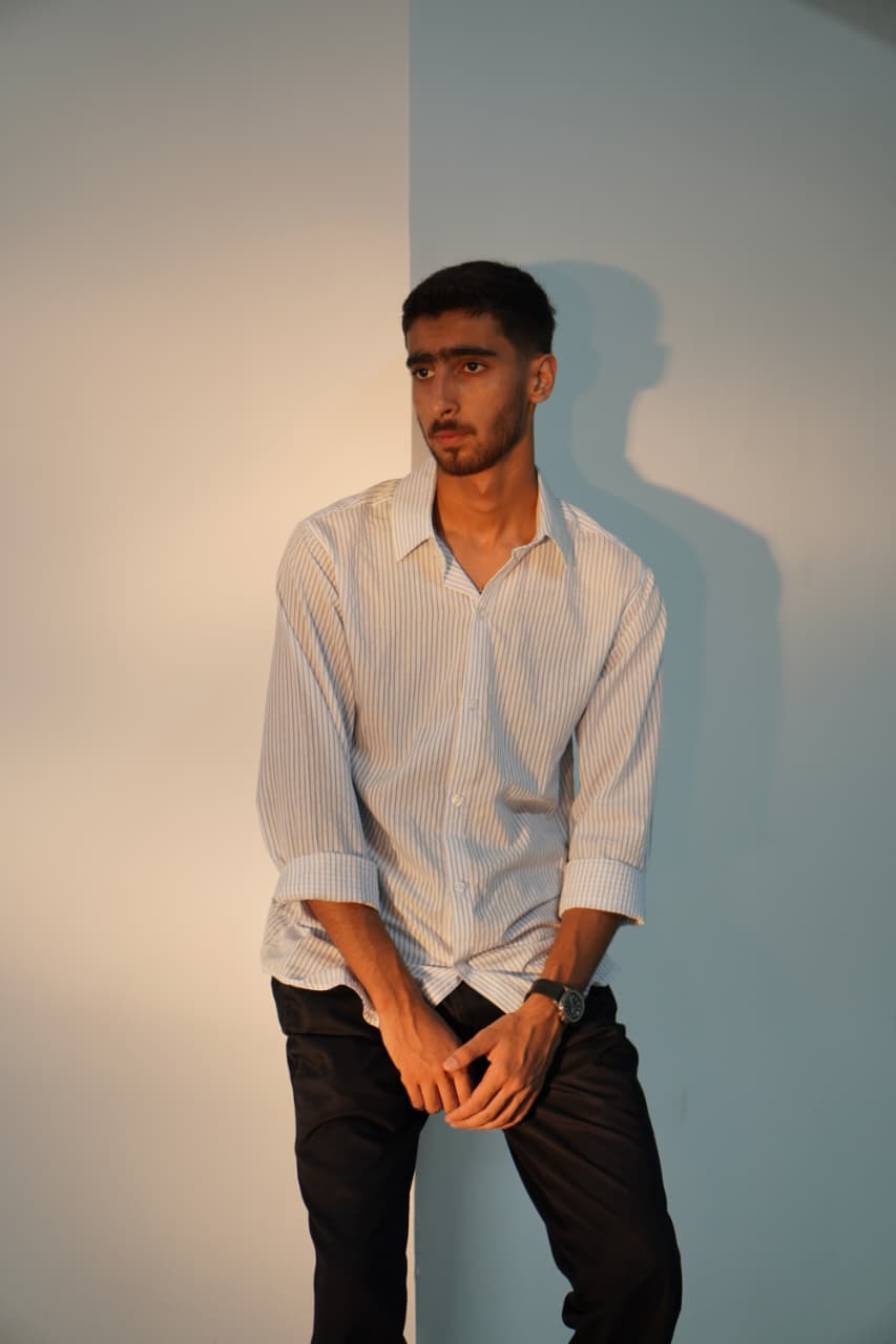 BLUE STRIPPED OLD MONEY ESSENTIAL