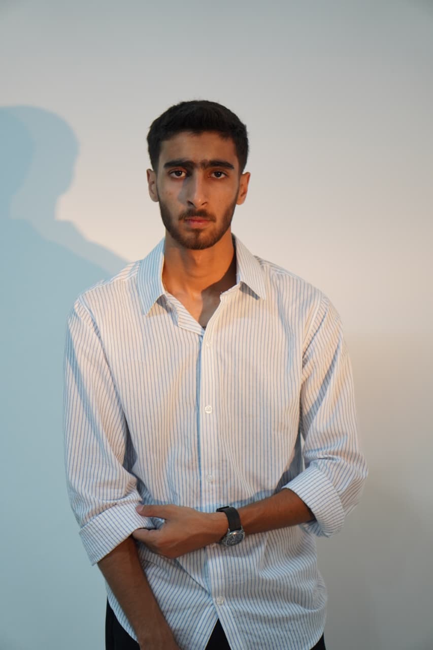 BLUE STRIPPED OLD MONEY ESSENTIAL